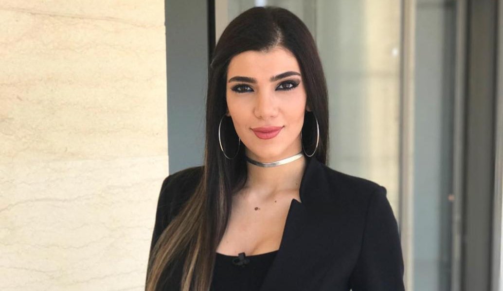 الإعلامية Anwaar Abu Hamdan تشارك متابعيها يحكي التطورات السياسية اللبنانية
