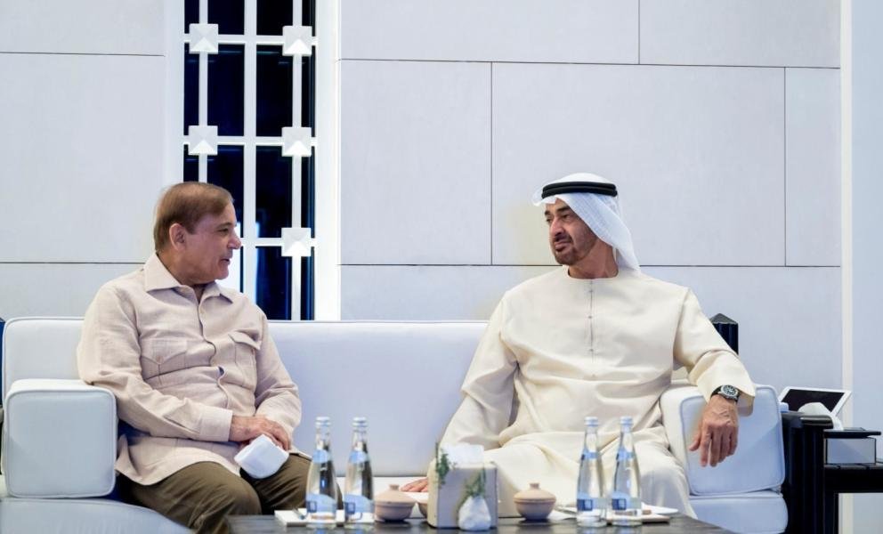 الإمارات وباكستان تبحثان تعزيز العلاقات الاقتصادية والتنموية