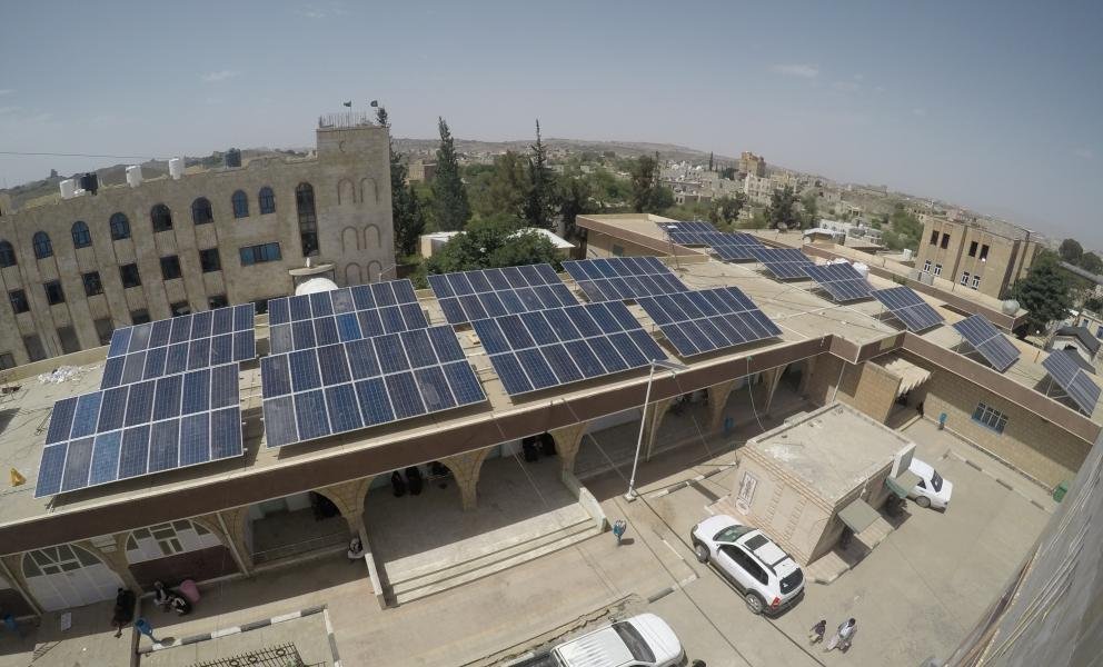 اتفاقية يمنية إماراتية لإنشاء محطة طاقة شمسية في عدن