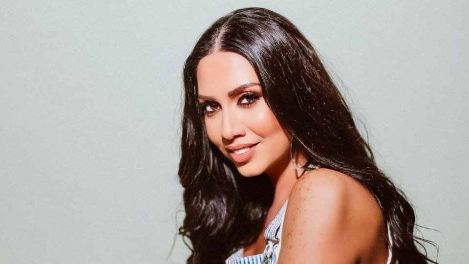 صورة مميزة: الفنانة كريستيل الملاح تستعد لإطلاق أغنية جديدة