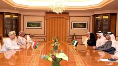 عُمان والإمارات تبحثان تعزيز التبادل التجاري والاستثماري