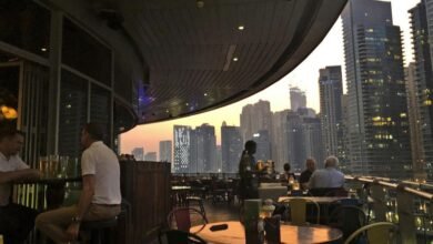 وكالة دبي تلغي تراخيص وضرائب على المشروبات الكحولية