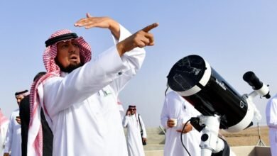 دول الخليج تدعو إلى تحري رؤية هلال عيد الفطر الخميس