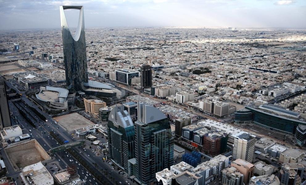 صورة مميزة: أداء القطاع ال غير النفطي يتراجع في السعودية والإمارات