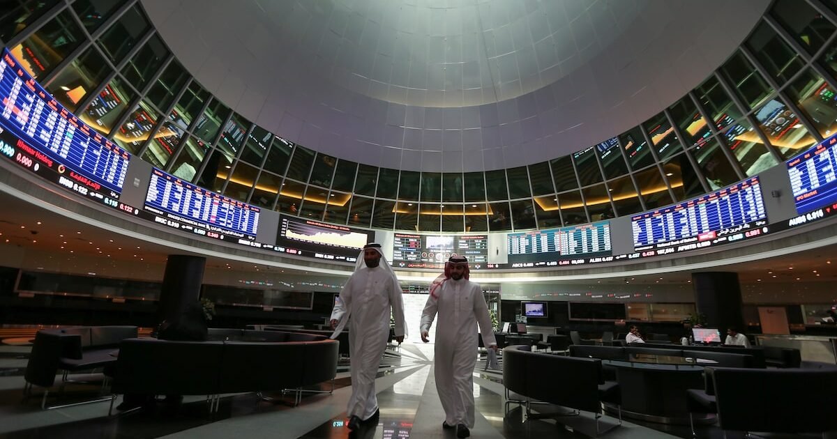 خبراء: ربط عملات الخليج بالدولار يزيد تأثرها بتوقعات رفع الفائدة الأميركية