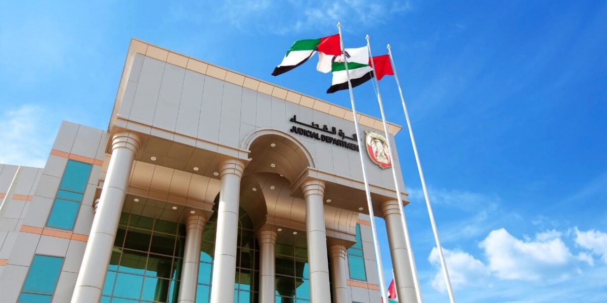 جنايات أبوظبي السجن 5 سنوات وغرامة 500 ألف درهم لمؤثرة اجتماعية متهمة بإثارة خطاب الكراهية