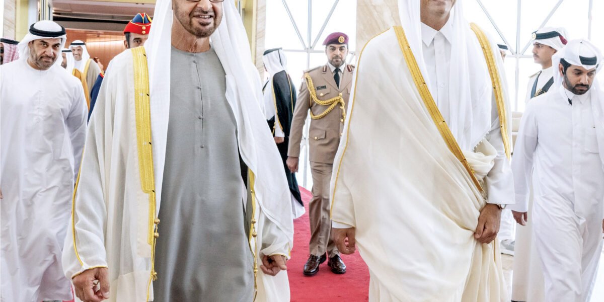 رئيس دولة الإمارات يهنأ أمير قطر في الذكرى العاشرة لتوليه الحكم
