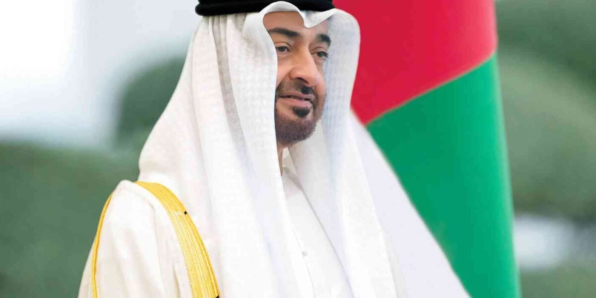 محمد بن زايد مهنئاً المرأة الإماراتية في يومها كل عام وأنتن بعزكن وعز وطننا