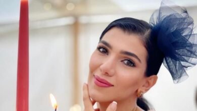 الإعلامية أنوار أبو حمدان تلفت الأنظار باعتمارها هذه القبعة!