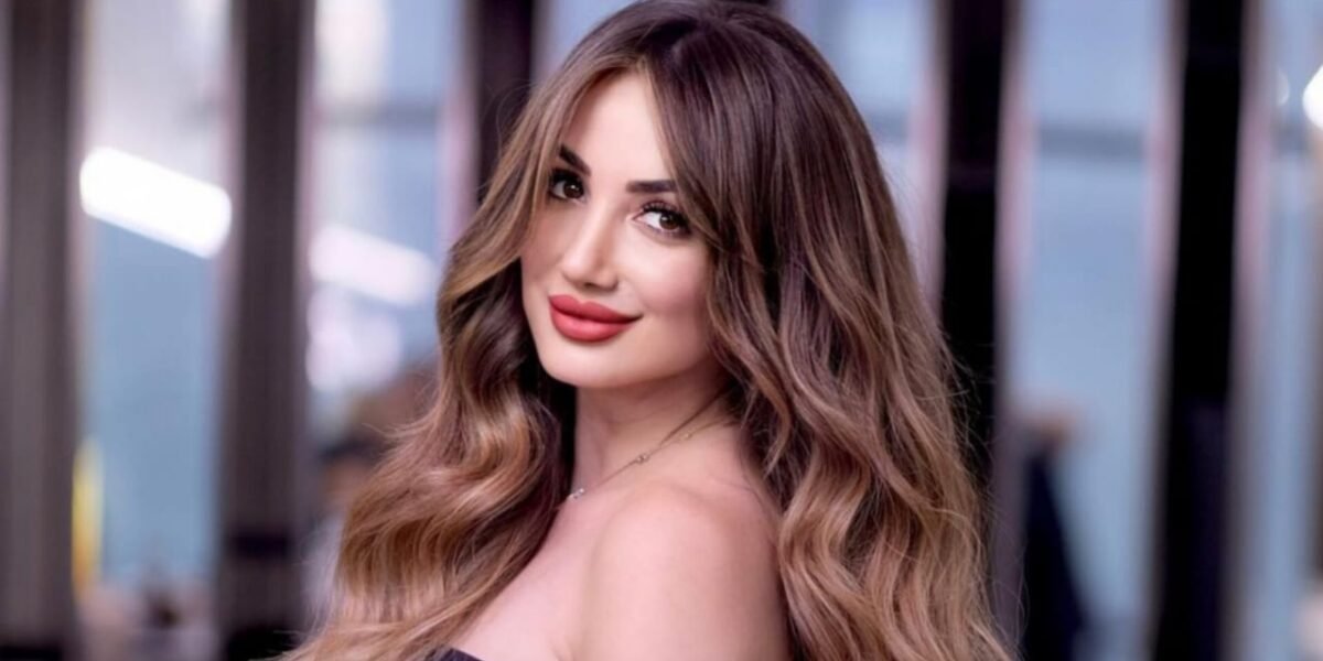بإطلالات متنوعة عارضة الأزياء جوانا مسعد تخطو بثبات في عالم التسويق الإلكتروني