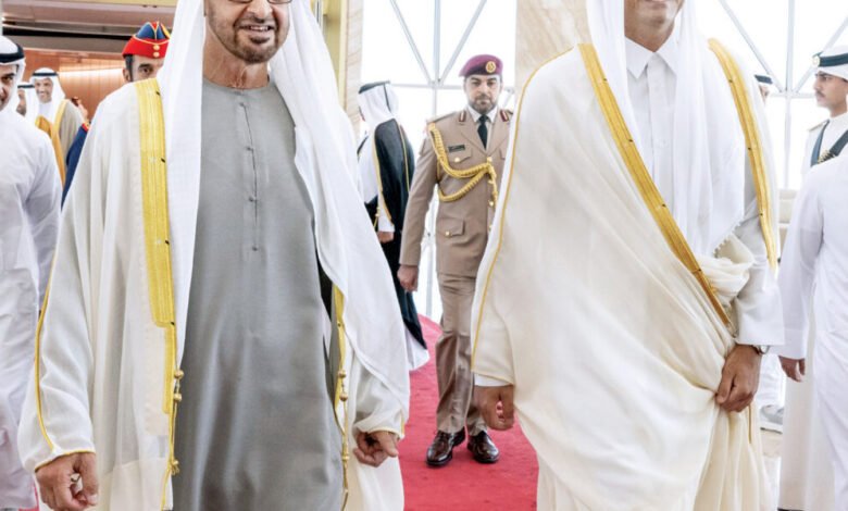 رئيس دولة الإمارات يهنأ أمير قطر في الذكرى العاشرة لتوليه الحكم