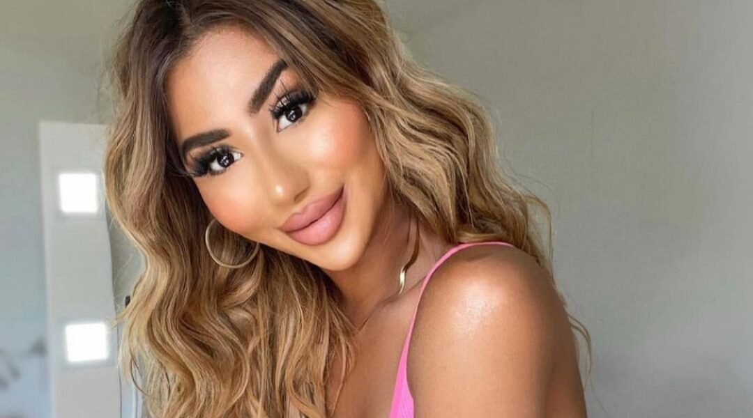 للحصول على مكياج لافت.. خبيرة المكياج العالمية جينا بادين/ Gina Badhen تقدم مجموعة من النصائح الهامة - صورة مميزة صورة مميزة: للحصول على مكياج لافت.. خبيرة المكياج العالمية جينا بادين/ Gina Badhen تقدم مجموعة من النصائح الهامة
