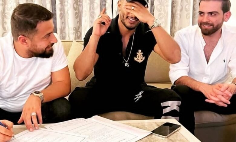 محمد رمضان يغمض عيناه ويوقع مع سلطنة برودكشن على بياض